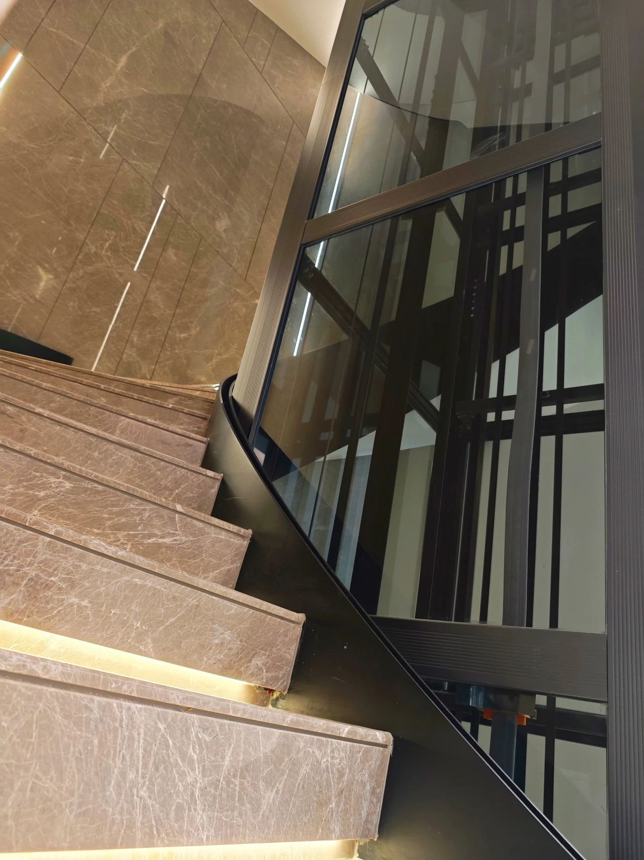 必赢76net线路旅行别墅电梯